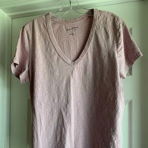 Light purple/pink v-neck tee